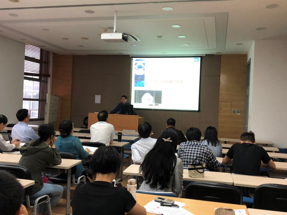 “一路走，一路带，一路话秋实”――bat365正版唯一官网国外访学分享交流会